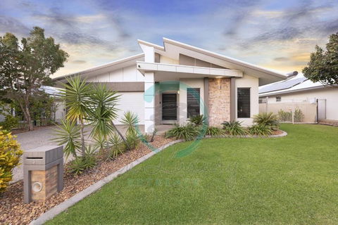 Zenhouse: 4BR Stylish Work/Family Home In Muirhead - Hotels Melbourne 0
