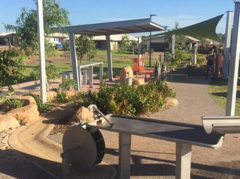 Zenhouse: 4BR Stylish Work/Family Home In Muirhead - Hotels Melbourne 1