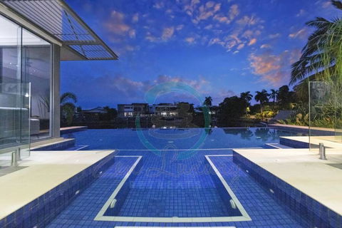 ZenLux: 4BR Bayview Mansion Infinity Pool + Cinema - Hotels Melbourne 1