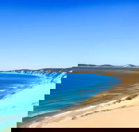 Kayak with Dolphins and 4WD Great Beach Drive Day Trip from Noosa - Hotels Melbourne